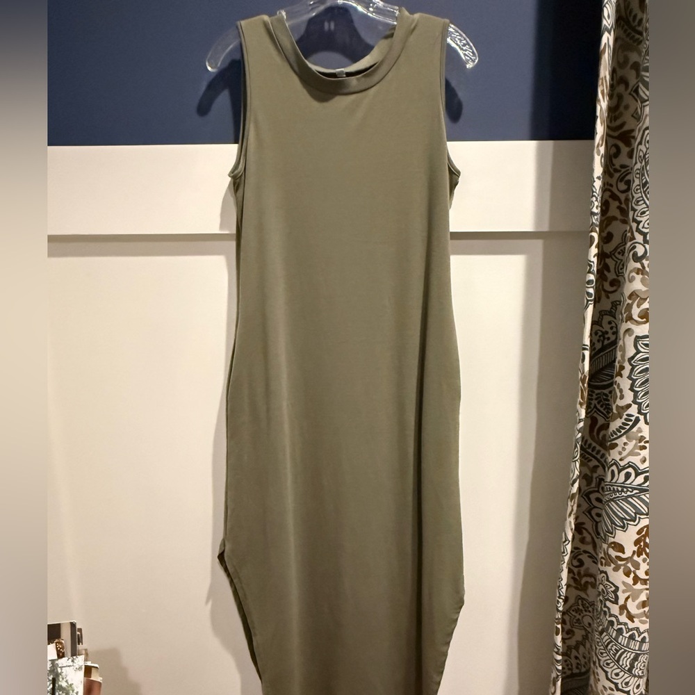 Chic Sleeveless Dress with high side hem in Olive Size S like new!
